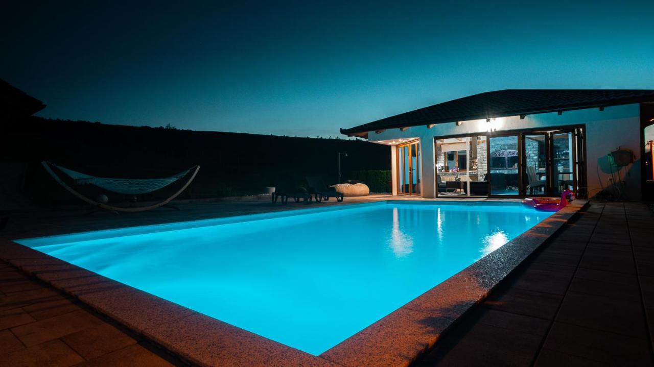 Villa De Luxe Bihac Exterior photo